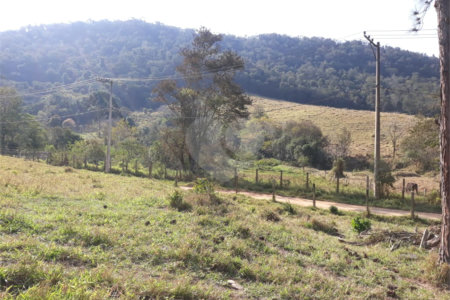 Sítio à venda com 3 quartos em Bairro do Cambará, São Roque, SP