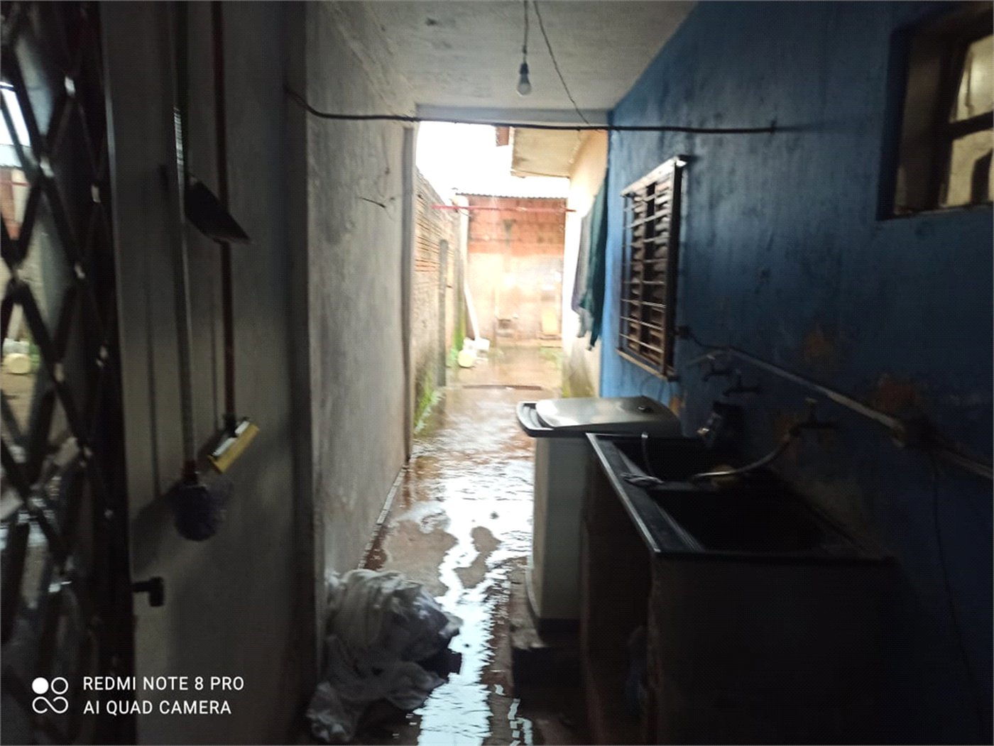 Casa Térrea com 2 dormitórios.