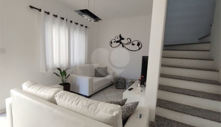 Casa à venda com 2 quartos no condomínio Karolyne, Votorantim - SP