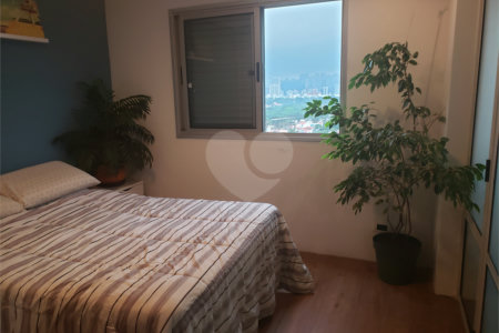 Apartamento à venda com 3 quartos, sendo 1 suíte, em Alto da Boa Vista, São Paulo, SP