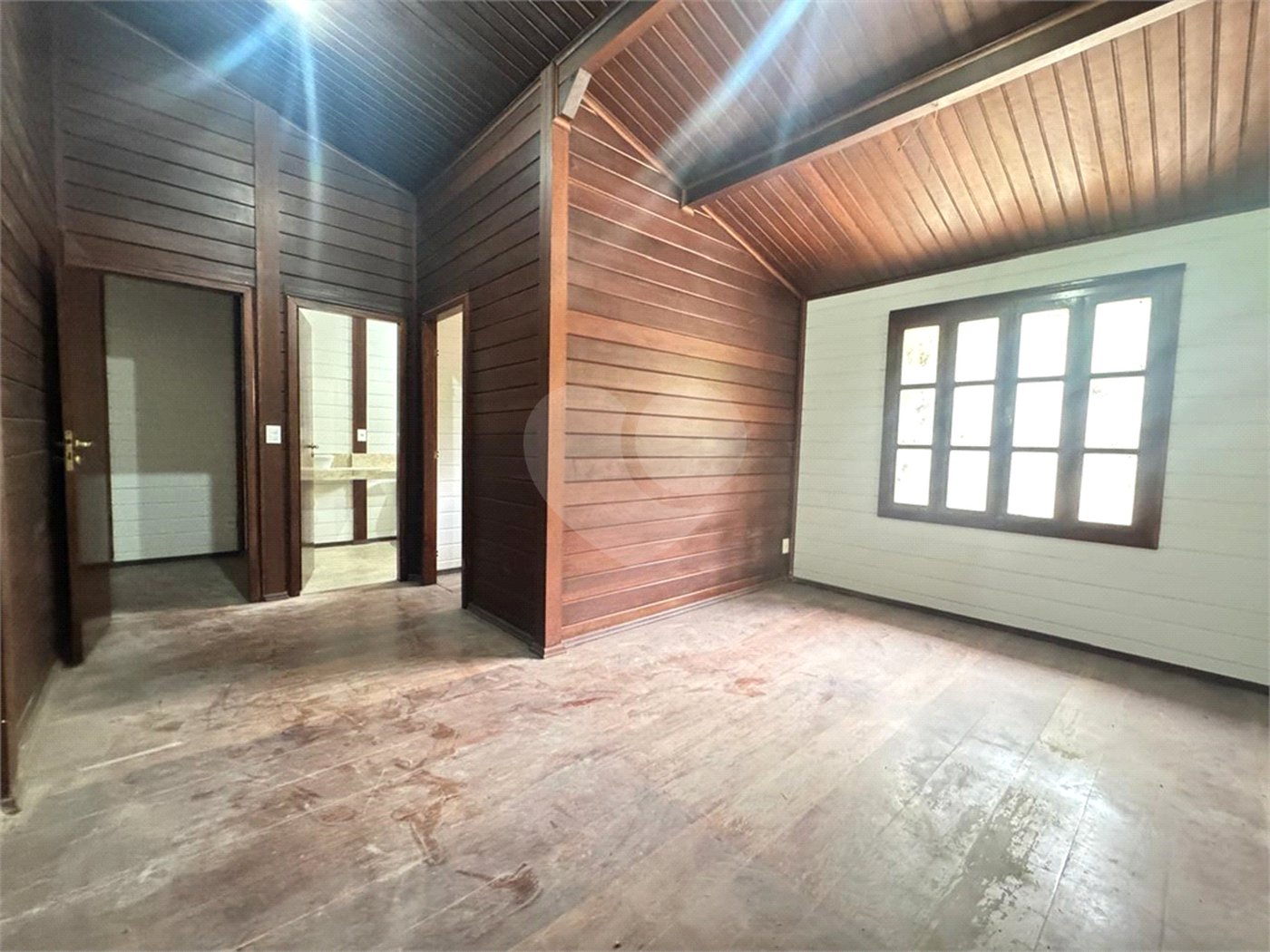 Casa à venda com 5 quartos, sendo 2 suítes, no condomínio Sausalito, Mairiporã - SP