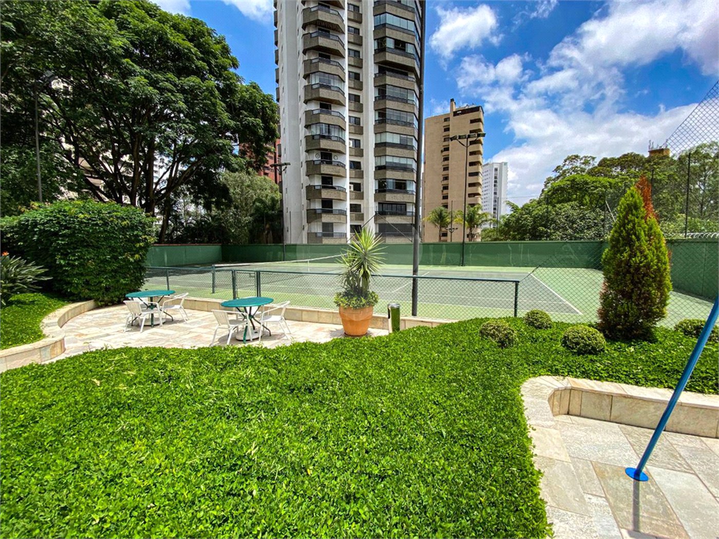 Apartamento à venda com 4 suítes em Vila Suzana, São Paulo, SP