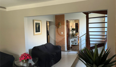 Sobrado à venda com 5 quartos em Horto, São Paulo, SP