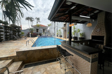 Casa à venda com 6 quartos, sendo 3 suítes, no Centro, Itapetininga, SP