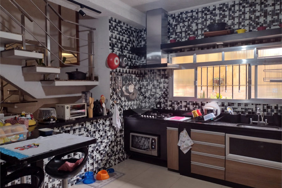 Casa à venda com 4 quartos, sendo 2 suítes, em Vila Gustavo, São Paulo, SP