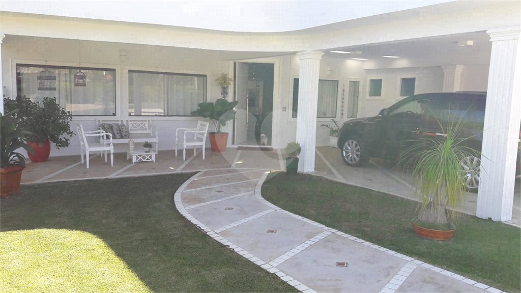 Casa à venda com 4 quartos, sendo 2 suítes, no condomínio Monte Belo, Salto - SP