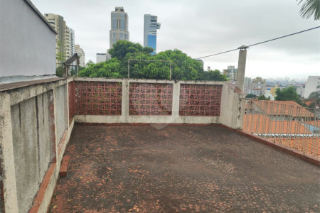 Casa à venda com 4 quartos, sendo 2 suítes, no condomínio Chácara das Rosas, São Paulo - SP