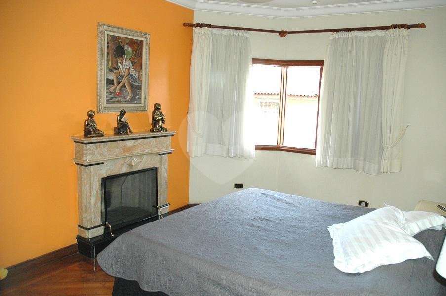 Sobrado à venda com 5 quartos, sendo 4 suítes, em Interlagos, São Paulo, SP