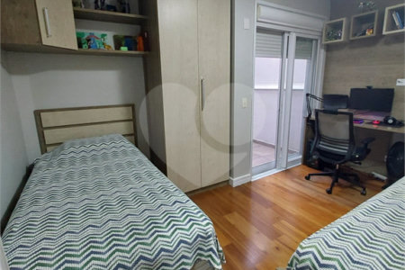Sobrado à venda com 3 quartos, sendo 1 suíte, em Vila Nova Socorro, Mogi das Cruzes, SP