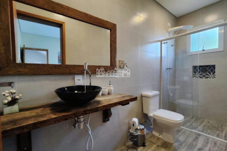 Casa à venda com 6 suítes no condomínio Portal Ouro Verde, Atibaia - SP