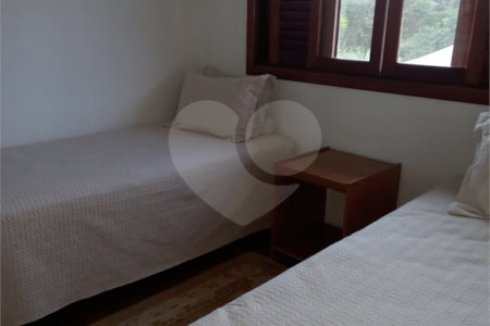 Casa à venda com 4 quartos, sendo 1 suíte, no condomínio Vale do Itamaracá, Valinhos - SP