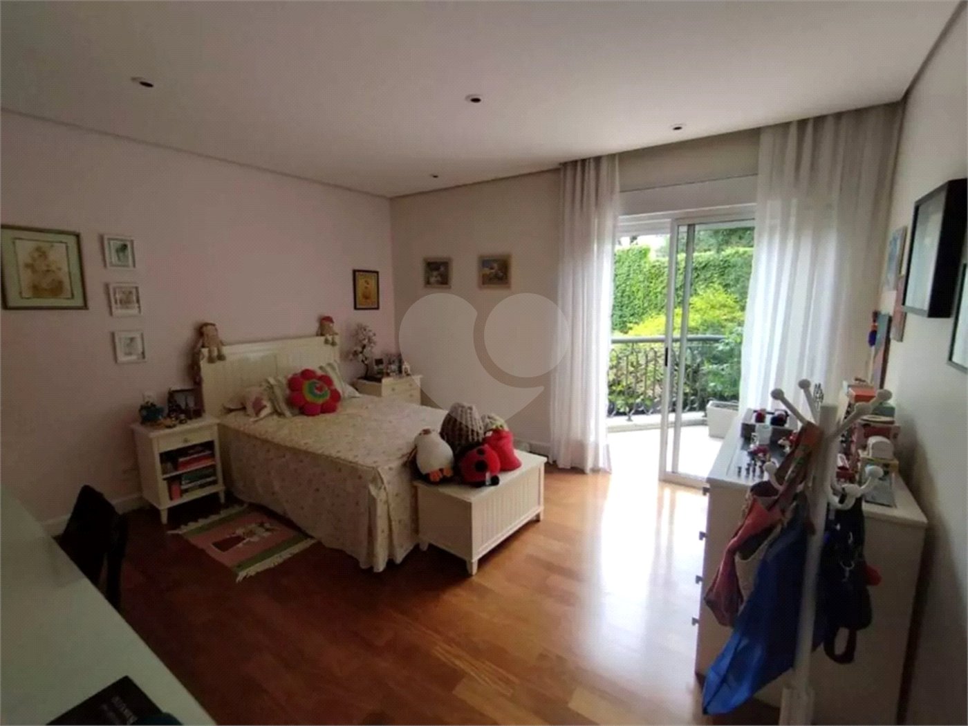 Casa à venda ou para alugar com 4 suítes no condomínio Solares Vila Europa, São Paulo - SP