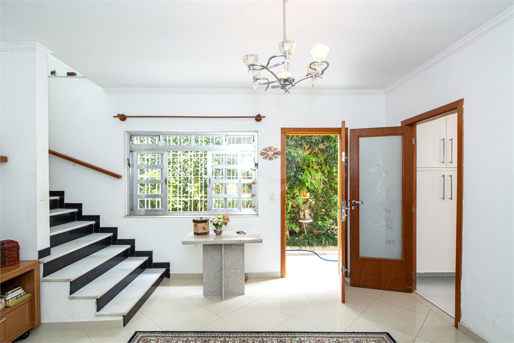 Casa à venda com 3 quartos, sendo 1 suíte, em Campo Belo, São Paulo, SP