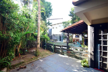 Casa à venda com 5 quartos, sendo 1 suíte, no condomínio Vivendas, Rio de Janeiro - RJ