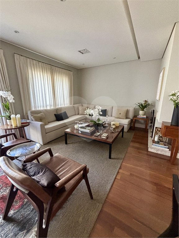 Casa à venda com 4 quartos, sendo 3 suítes, no condomínio Vila Carmel, São Paulo - SP