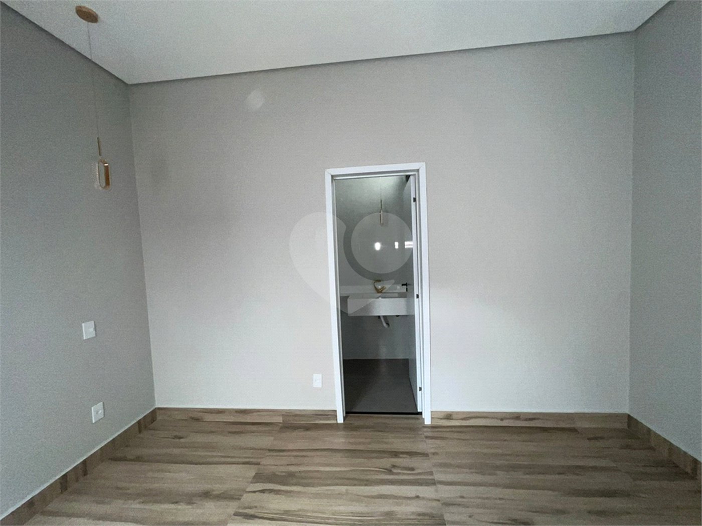 Casa à venda com 3 quartos, sendo 1 suíte, no condomínio Horto Florestal Villagio, Sorocaba - SP