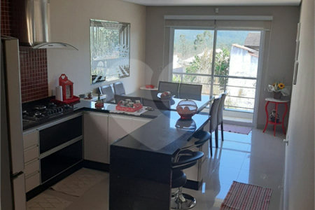 Casa à venda com 3 quartos, sendo 1 suíte,  em Vila Suissa, Mogi das Cruzes, SP