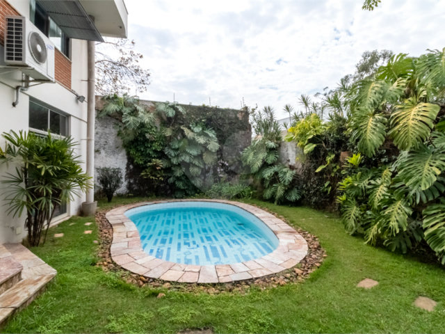 Casa à venda com 4 quartos, sendo 1 suíte,  em Jardim Marajoara, São Paulo, SP