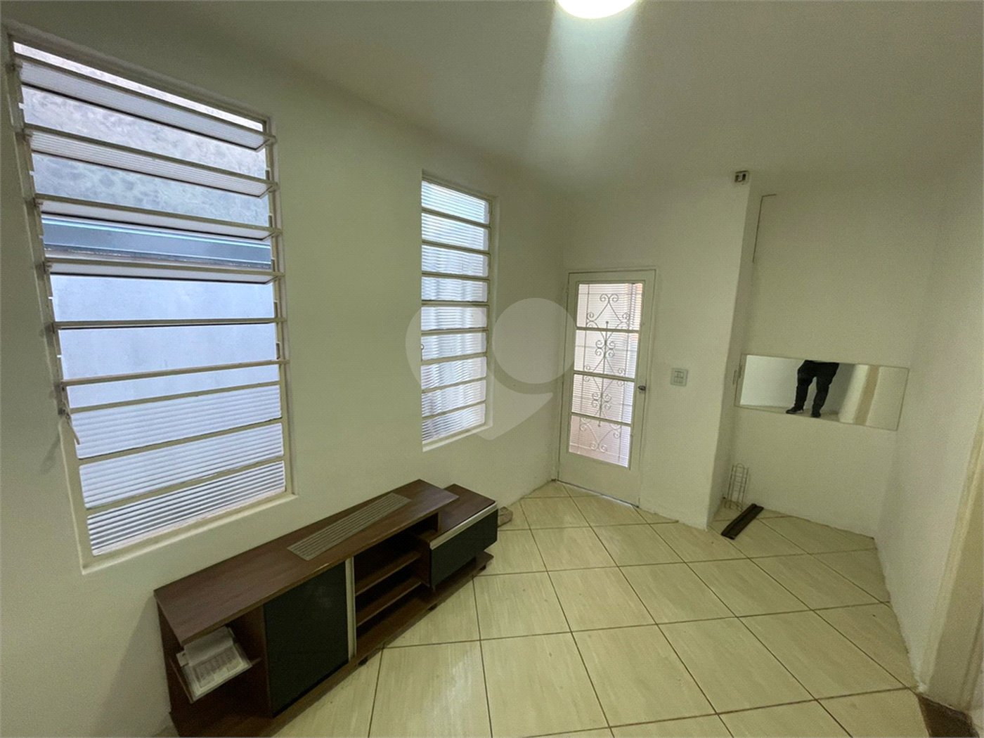 Casa térrea e salão comercial a venda no Jardim Bandeirantes.