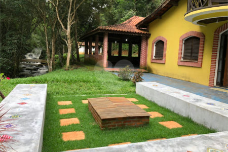 Sítio à venda com 4 quartos, sendo 1 suíte,  em Moinho, Nazaré Paulista, SP