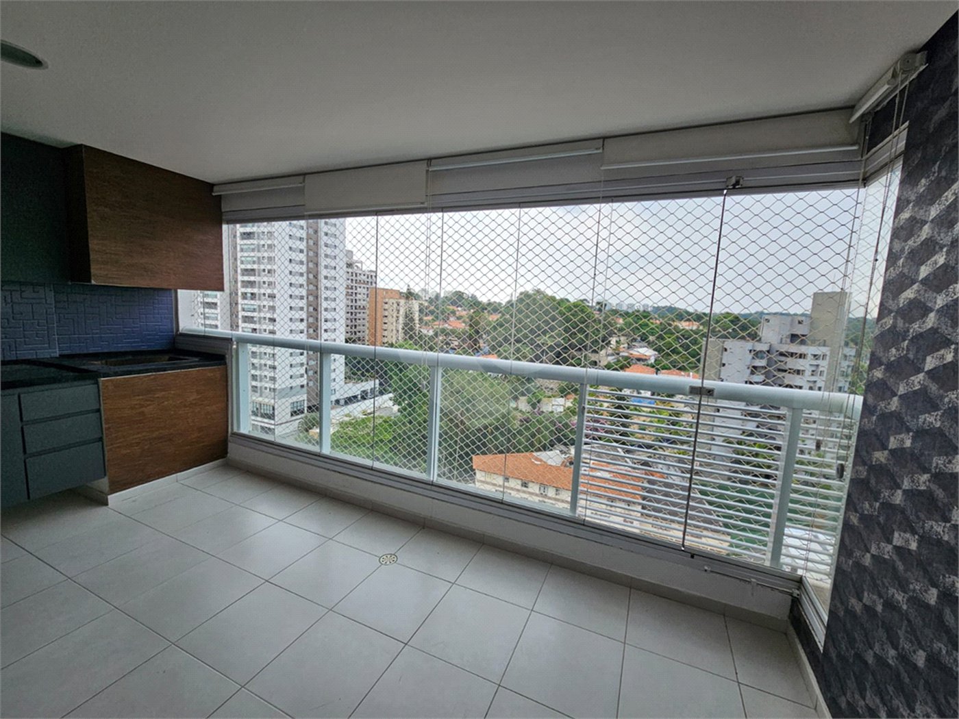 Apartamento à venda com 3 quartos, sendo 1 suíte,  em Vila Santa Catarina, São Paulo, SP