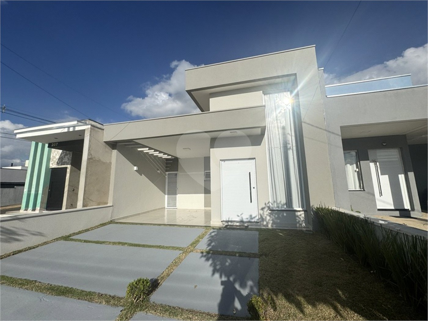 Casa à venda com 3 quartos, sendo 1 suíte, no condomínio Jardim Guarujá, Salto - SP