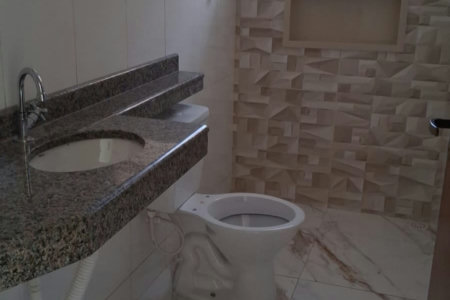 Casa à venda com piscina em Itanhaém