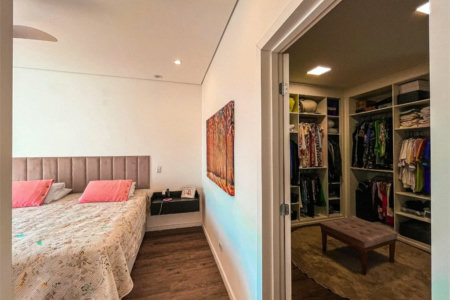 Casa à venda com 4 quartos, sendo 3 suítes,  no condomínio Vintage, Cotia - SP