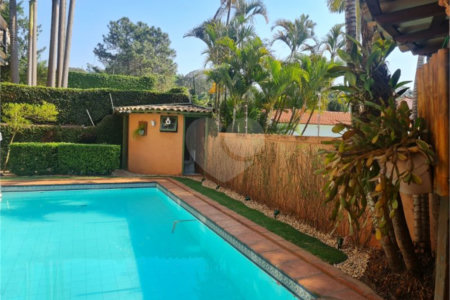 Casa à venda com 5 quartos, sendo 2 suítes,  em Jardim Morumbi, São Paulo, SP