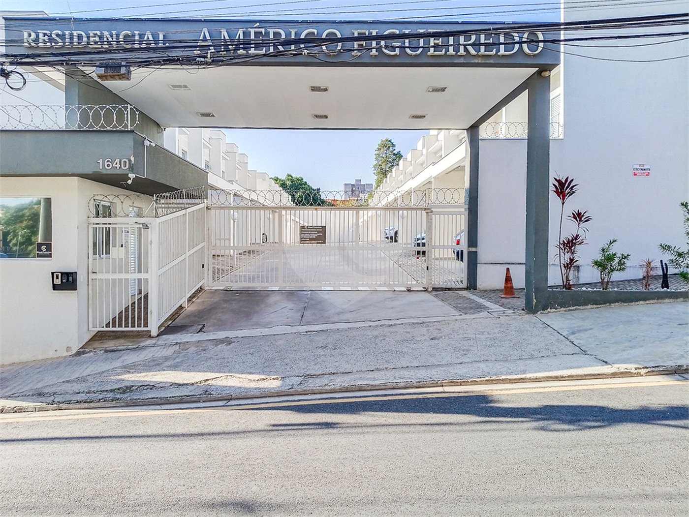 Casa à venda com 2 suítes no condomínio Residencial Américo Figueiredo, Sorocaba - SP