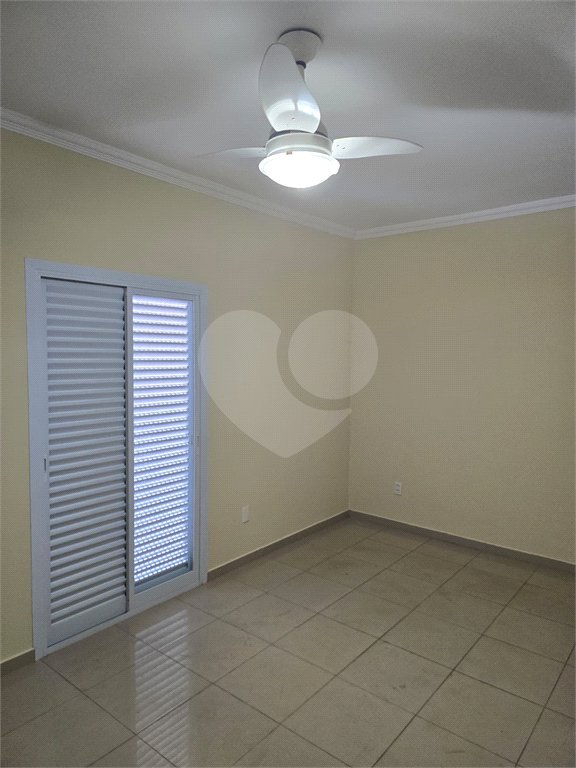 Casa à venda com 4 quartos, sendo 1 suíte, no condomínio Raizes, Paulínia - SP