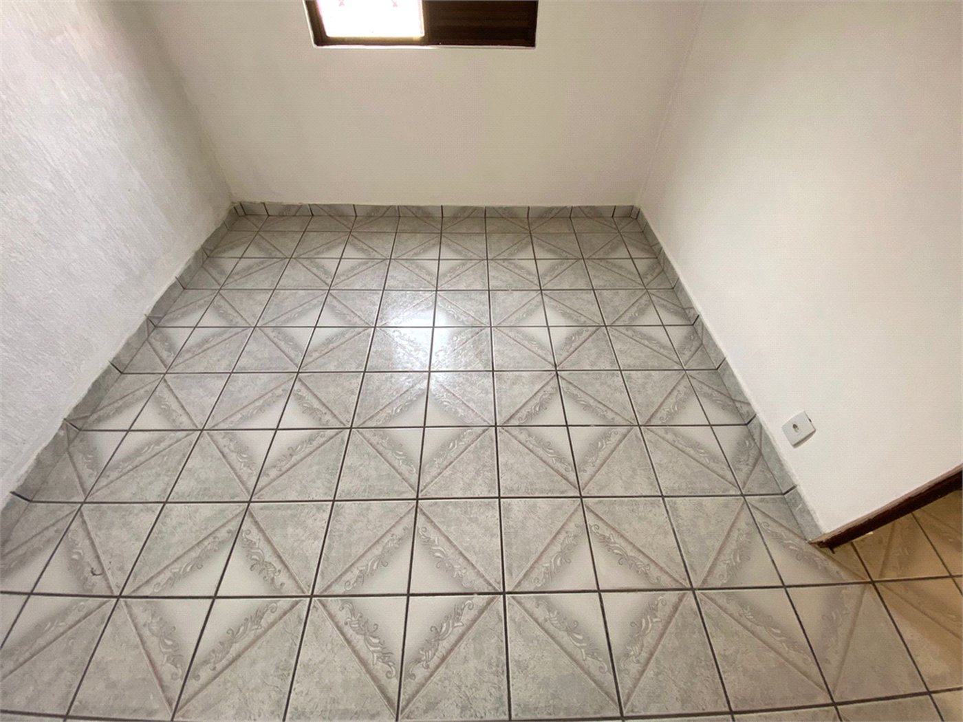 Apartamento para alugar com 2 quartos em Jardim Adriane, Itaquaquecetuba, SP