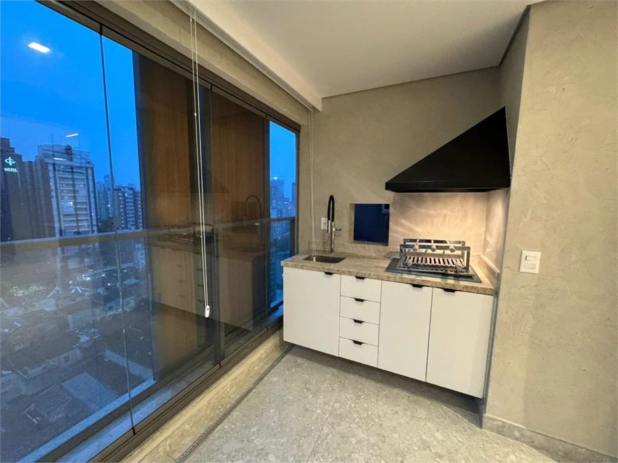 Apartamento para alugar com 3 quartos, sendo 2 suítes,  em Pinheiros, São Paulo, SP