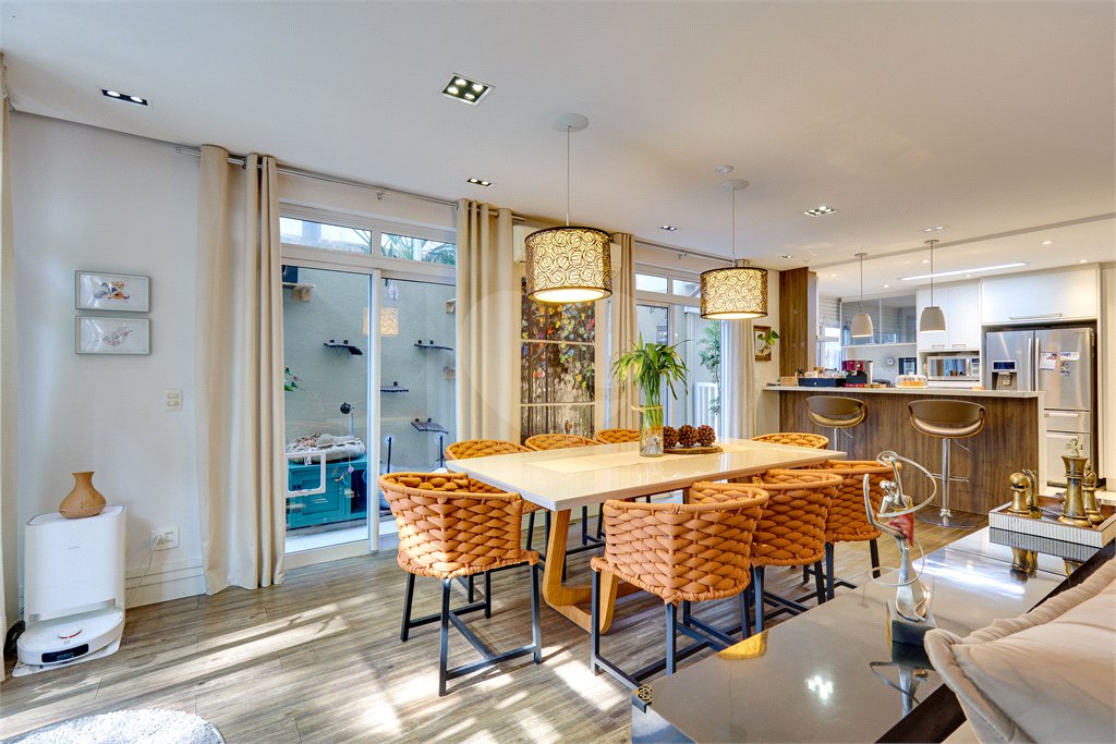 Casa à venda com 4 suítes no condomínio Vila Inglesa, São Paulo - SP