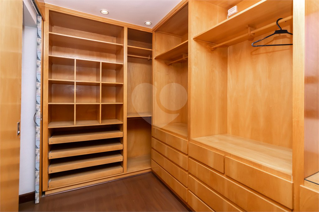 Apartamento à venda com 4 quartos, sendo 3 suítes, em Higienópolis, São Paulo, SP