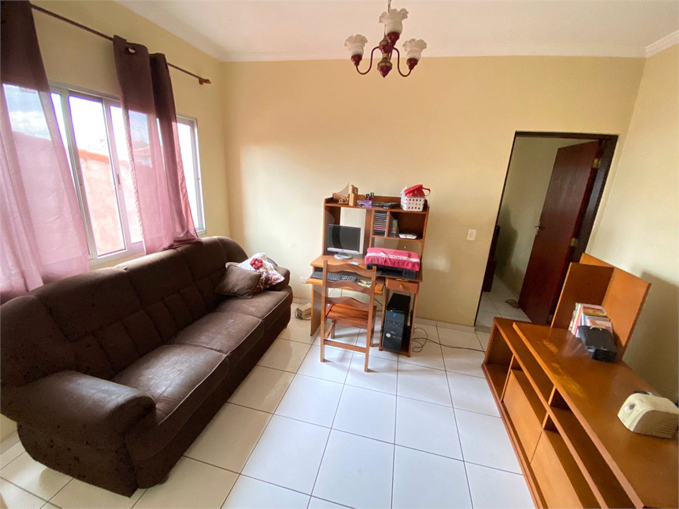 Sobrado à venda com 3 quartos, sendo 1 suíte, em Jardim dos Ipês, Suzano, SP