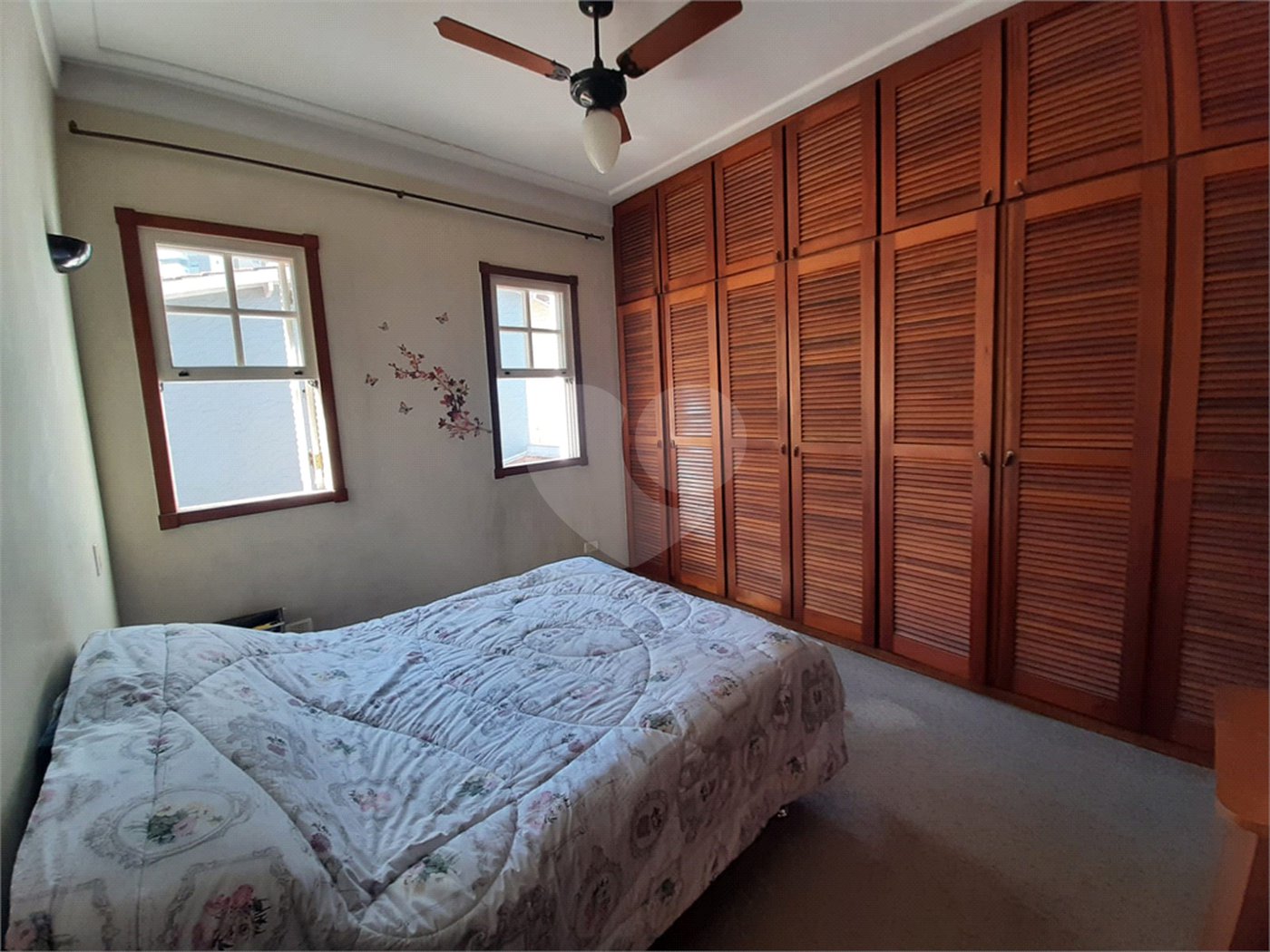 Casa à venda ou para alugar com 3 quartos, sendo 2 suítes, no condomínio Chácara das Rosas, São Paulo - SP
