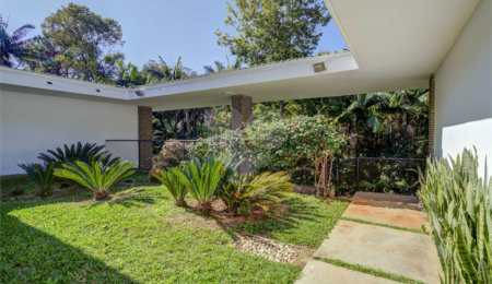 Casa para alugar com 5 quartos, sendo 3 suítes,  no condomínio Chácara Flora, São Paulo - SP