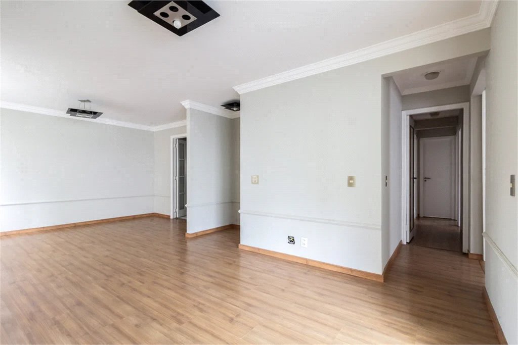 Apartamento à venda com 4 quartos, sendo 2 suítes,  em Vila Hamburguesa, São Paulo, SP