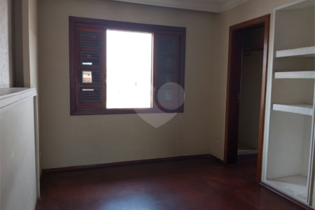 Casa à venda com 3 quartos, sendo 1 suíte, em Vila Nivi, São Paulo, SP
