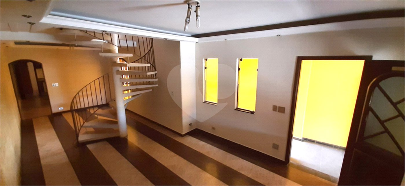 Sobrado à venda com 3 quartos, sendo 1 suíte, em Jardim Bom Clima, Guarulhos, SP