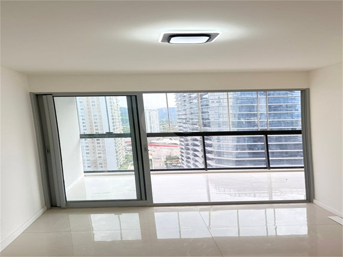 Apartamento à venda com 3 quartos, sendo 1 suíte,  em Recreio dos Bandeirantes, Rio de Janeiro, RJ