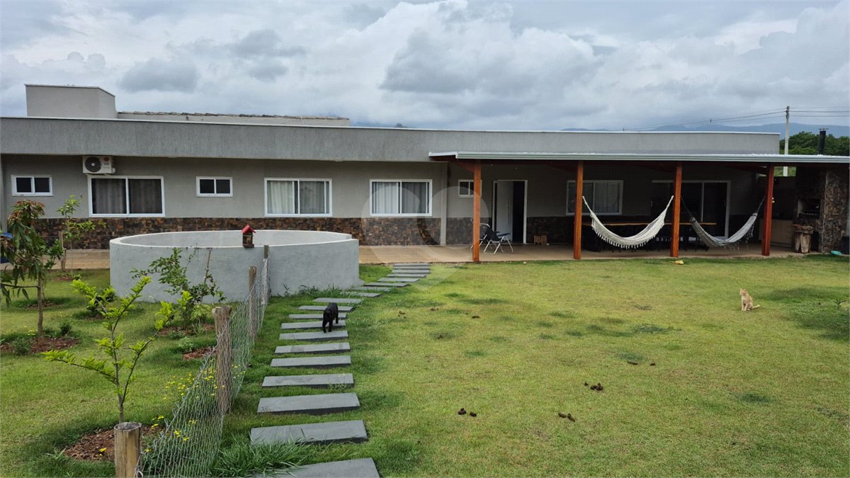 Casa Terreá com 3 suítes a Venda em Atibaia