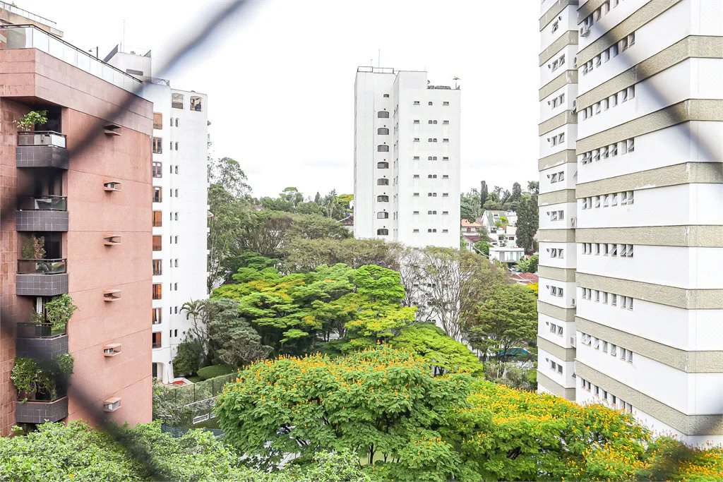 Apartamento à venda com 4 quartos, sendo 2 suítes, em Vila Morumbi, São Paulo, SP