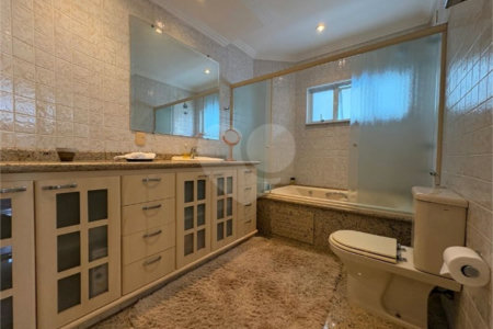 Casa à venda com 5 quartos, sendo 3 suítes, no condomínio Granja Olga III, Sorocaba - SP