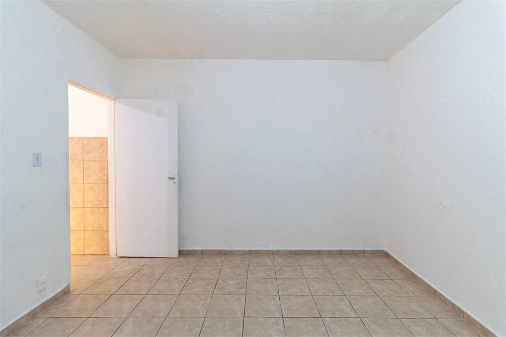 Casa à venda com 3 quartos, sendo 1 suíte, em Jardim Paris, São Paulo, SP