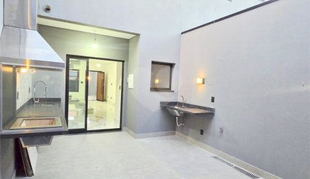 Sobrado à venda com 4 quartos, sendo 2 suítes,  em Vila Monumento, São Paulo, SP