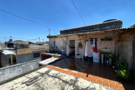 Sobrado à venda com 4 quartos em Jardim Cacique, Suzano, SP