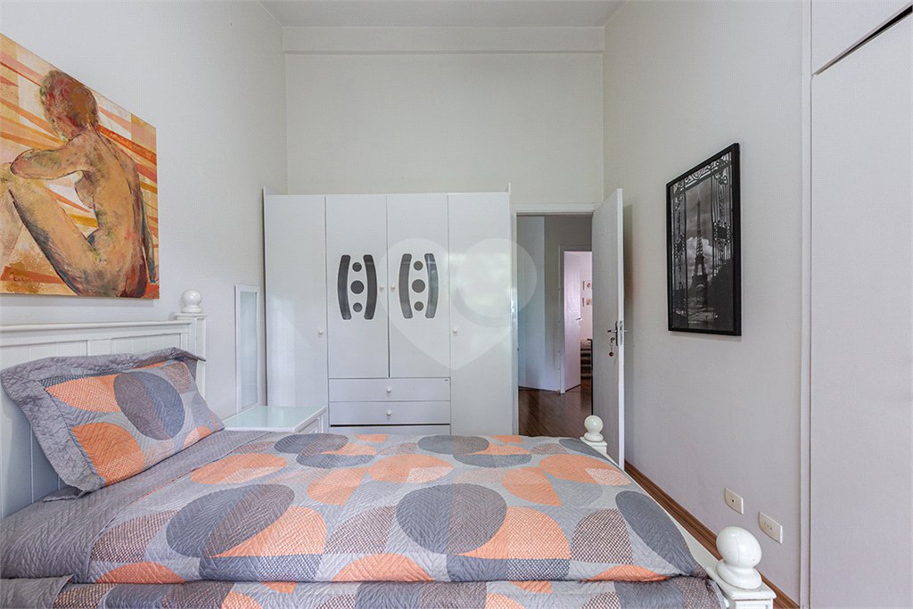 Sobrado à venda com 4 quartos, sendo 2 suítes,  em Vila Madalena, São Paulo, SP