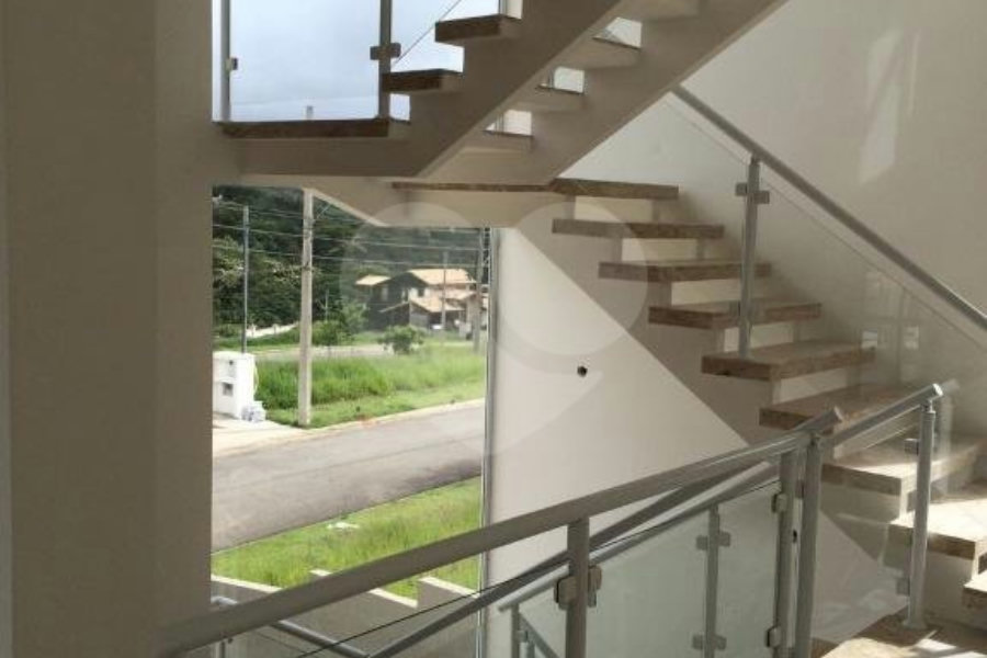Casa à venda com 4 suítes no condomínio Santa Maria, Cotia - SP